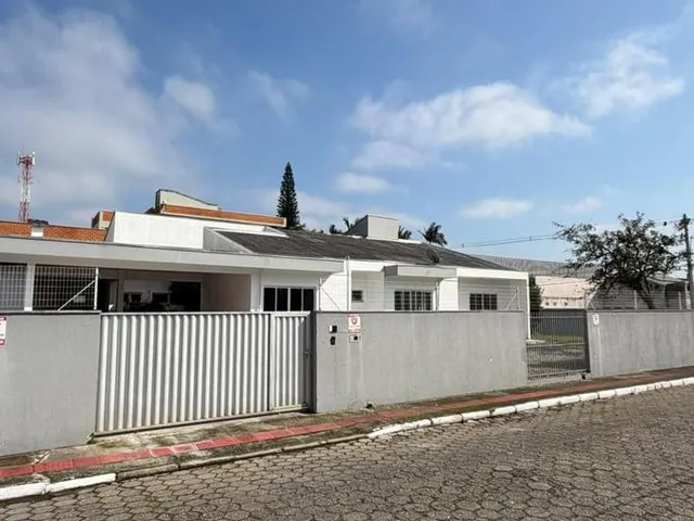 Imagem: Ampla CASA com 7 quartos para Locação