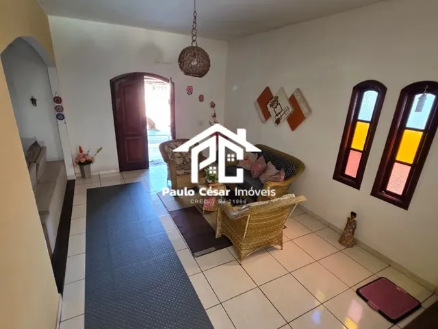 Imagem 2: Excelente casa duplex, composta por: parte superior: 02 quartos, sendo 01 suíte com