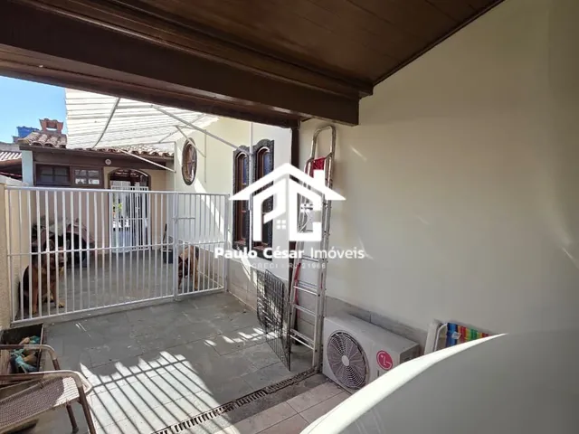 Imagem 3: Excelente casa duplex, composta por: parte superior: 02 quartos, sendo 01 suíte com