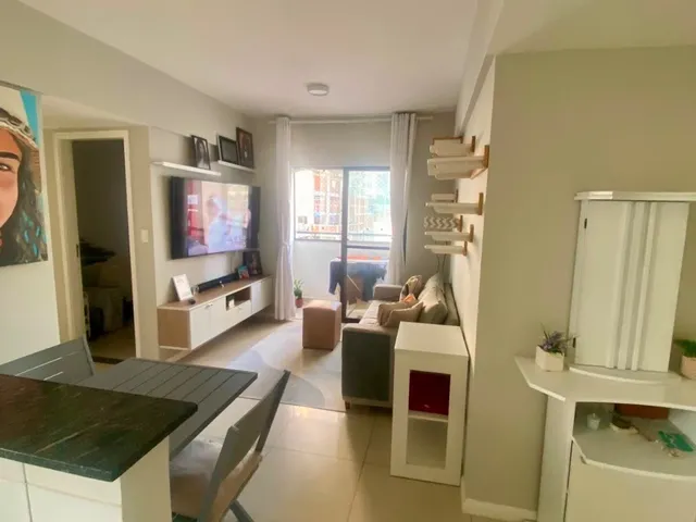 Imagem: O apartamento possui 2 Dormitórios, 1 Suíte, 2 Banheiros,