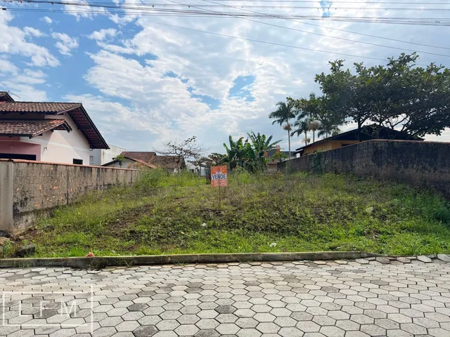 Imagem: Terreno a Venda em Rua Pavimentada em Balneario