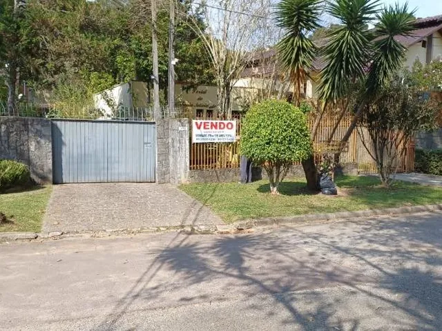 Imagem: A casa possui 3 Dormitórios, 1 Suíte, 3 Banheiros, 2