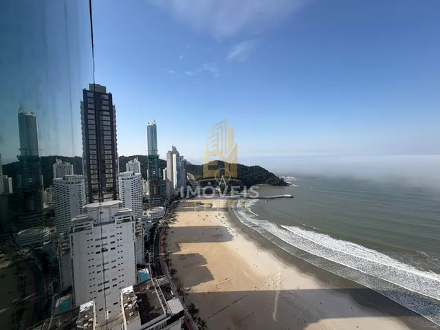 Imagem: O apartamento possui 4 Dormitórios, 4 Suítes, 5