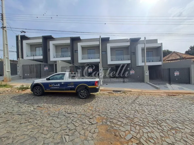 Imagem: Sobrado à venda, no Bairro Uvaranas, em