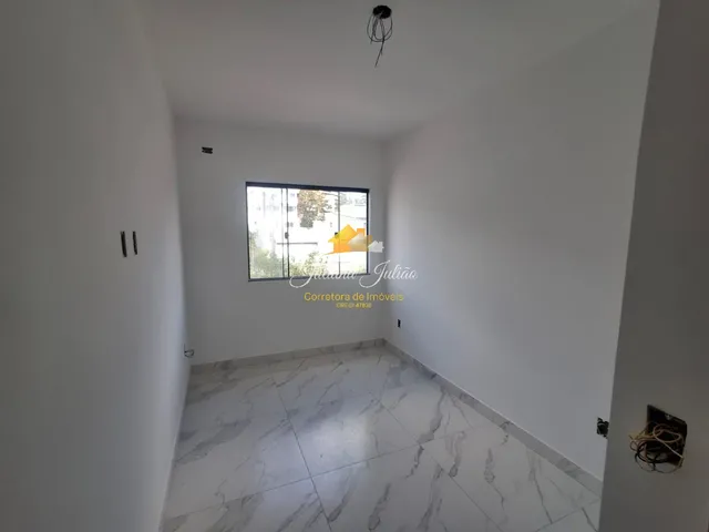 Imagem 2: CASA DUPLEX 3 QUARTOS SENDO 1 SUÍTE A VENDA NO VALE DAS PALMEIRAS EM MACAÉ RJ