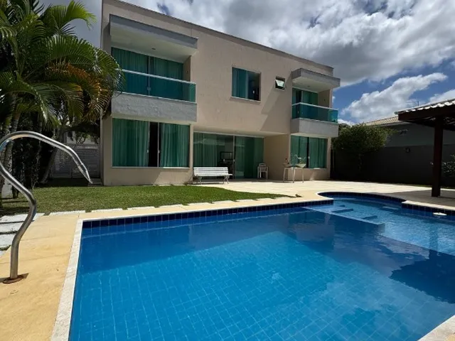 Imagem: A casa em condomínio possui 5 Dormitórios, 4 Suítes, 4