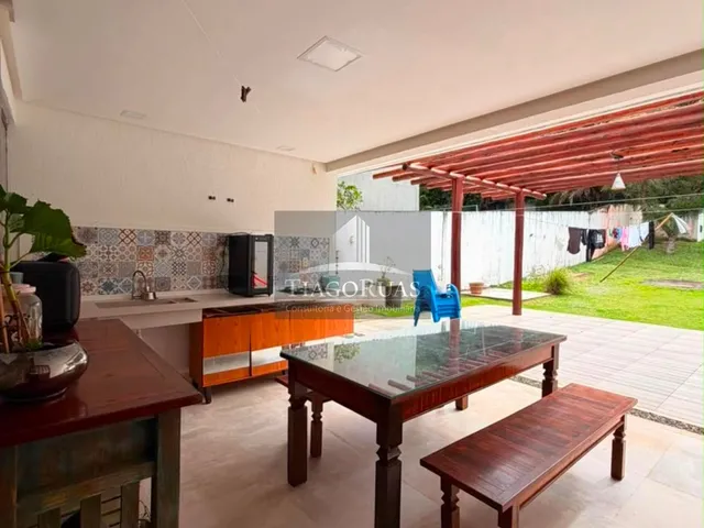 Imagem 16: Casa de Luxo em Busca Vida - 4 Suítes, Piscina e Área Gourmet no Condomínio Golden Park