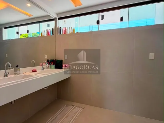 Imagem 11: Casa de Luxo em Busca Vida - 4 Suítes, Piscina e Área Gourmet no Condomínio Golden Park