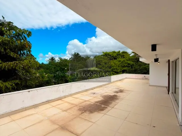 Imagem 8: Casa de Luxo em Busca Vida - 4 Suítes, Piscina e Área Gourmet no Condomínio Golden Park