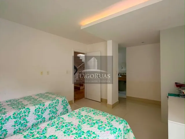 Imagem 15: Casa de Luxo em Busca Vida - 4 Suítes, Piscina e Área Gourmet no Condomínio Golden Park