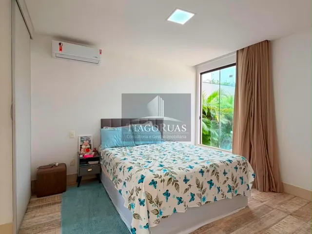Imagem 7: Casa de Luxo em Busca Vida - 4 Suítes, Piscina e Área Gourmet no Condomínio Golden Park