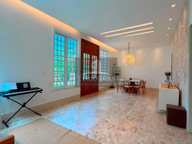 Imagem 5: Casa de Luxo em Busca Vida - 4 Suítes, Piscina e Área Gourmet no Condomínio Golden Park