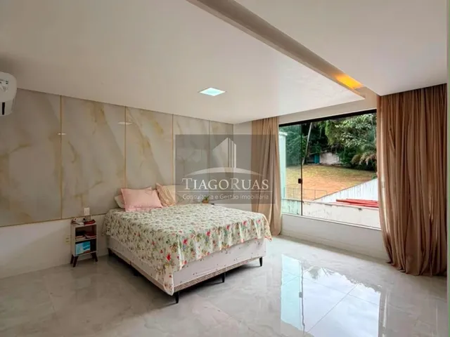 Imagem 10: Casa de Luxo em Busca Vida - 4 Suítes, Piscina e Área Gourmet no Condomínio Golden Park