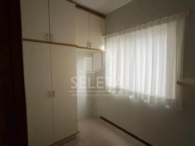 Imagem 11: Amplo Apartamento para Locação, 1 Suite, 3 Quartos e 2 Vagas de Garagem no Centro, Cascavel Pr