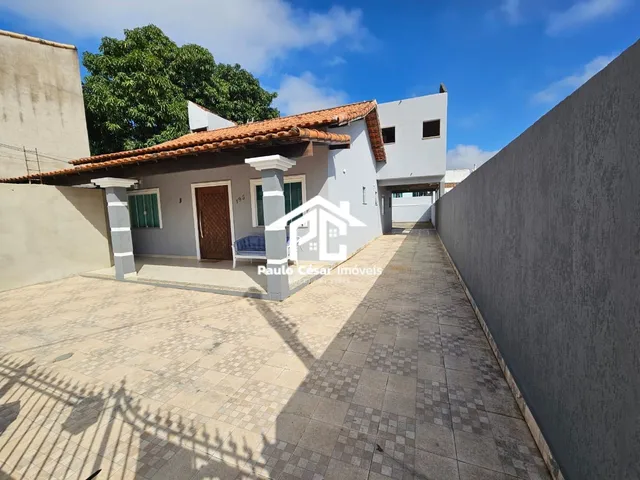 Imagem: A casa possui 3 Dormitórios, 2 Suítes, 1 Banheiro, 2