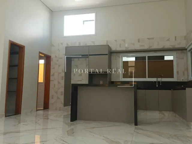 Imagem: A casa possui 3 Dormitórios, 3 Suítes, 5 Banheiros, 4