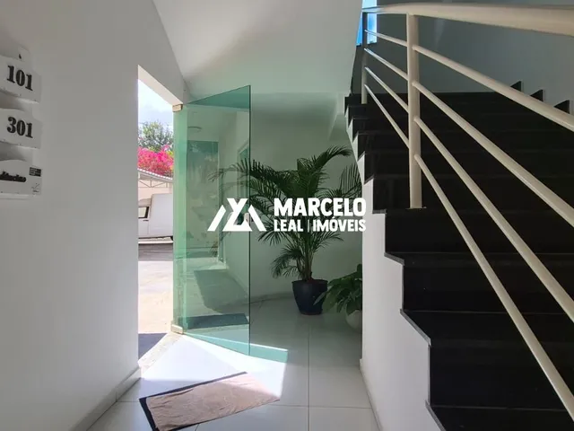 Imagem 2: VENDO ENORME APARTAMENTO, COM 03 QUARTOS - SENDO 02 SUÍTES E 02 VAGAS COBERTAS