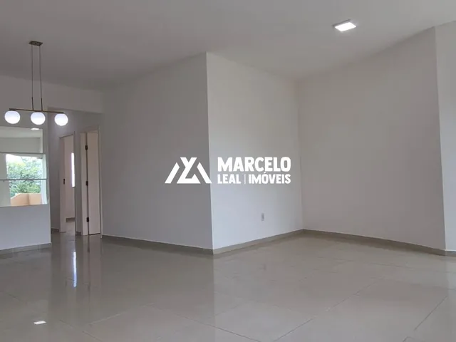 Imagem 3: VENDO ENORME APARTAMENTO, COM 03 QUARTOS - SENDO 02 SUÍTES E 02 VAGAS COBERTAS