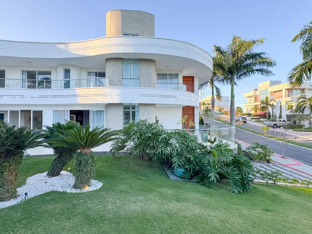 Imagem: Casa duplex com 5 suítes, porteira fechada