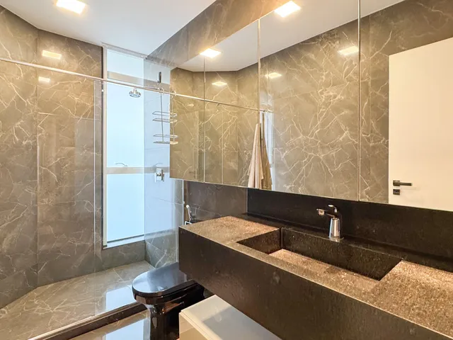Imagem 11: Casa Duplex com 5 Suítes, Porteira Fechada no Riviera Park
