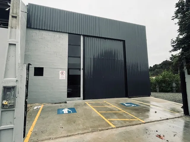 Imagem: Galpão Industrial à Venda em Petrópolis