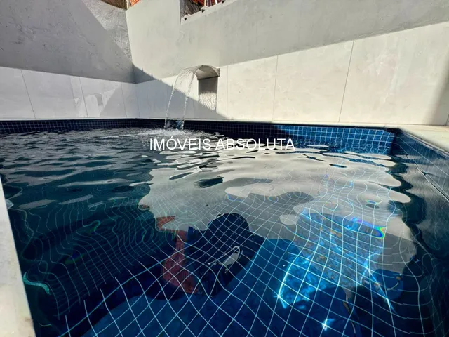 Imagem: CASA COM TRÊS DORMITÓRIOS E PISCINA À