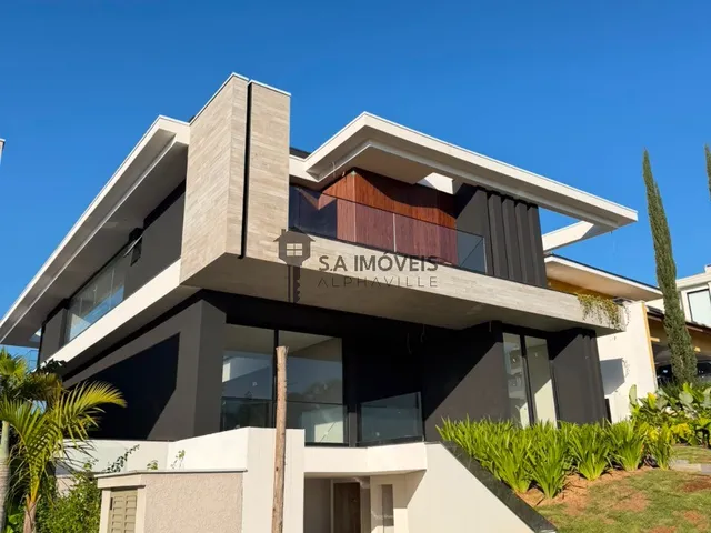 Imagem: A casa em condomínio possui 4 Dormitórios, 4 Suítes, 5