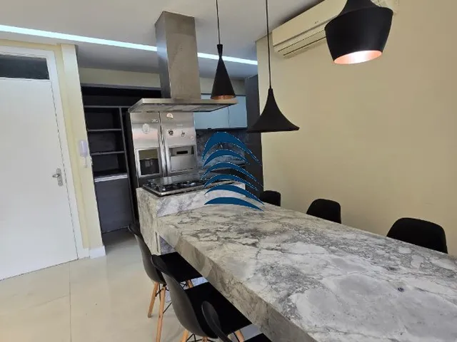 Imagem 12: Apartamento conta com três quartos, três banheiros, duas vagas de garagem, sala ampla