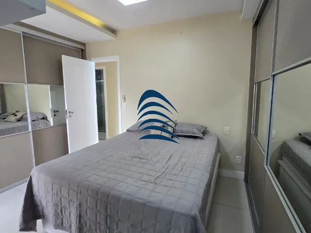 Imagem 6: Apartamento conta com três quartos, três banheiros, duas vagas de garagem, sala ampla