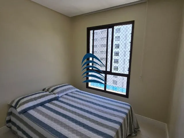 Imagem 2: Apartamento conta com três quartos, três banheiros, duas vagas de garagem, sala ampla