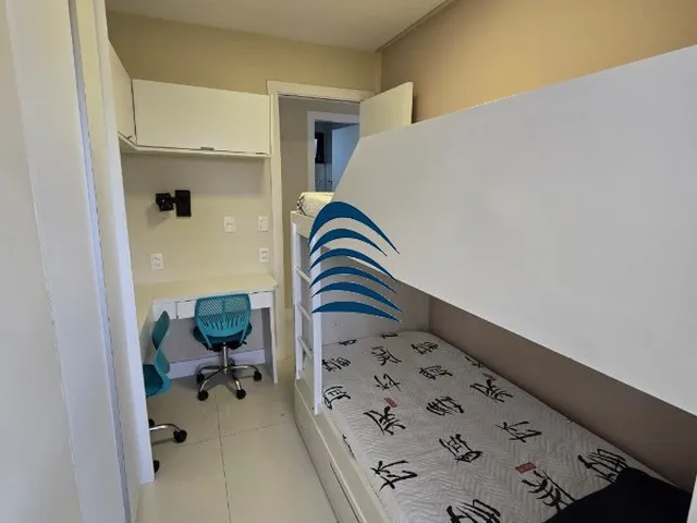 Imagem 3: Apartamento conta com três quartos, três banheiros, duas vagas de garagem, sala ampla