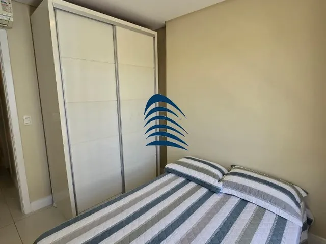 Imagem 8: Apartamento conta com três quartos, três banheiros, duas vagas de garagem, sala ampla