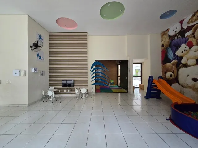 Imagem 4: Apartamento conta com três quartos, três banheiros, duas vagas de garagem, sala ampla