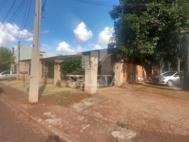 Imagem: Casa de esquina, no Jardim Esmeralda, a
