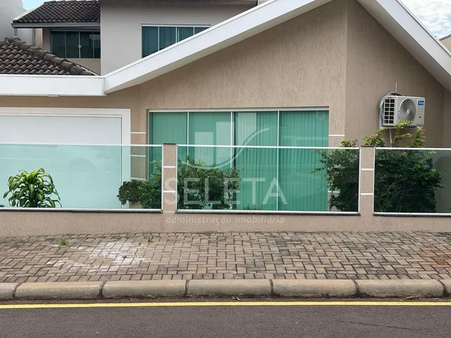 Imagem: Casa à venda, com 325m2, bem localizada