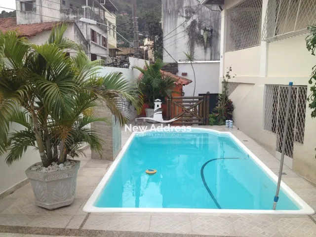 Imagem: Casa de Esquina com 5 Quartos à venda no