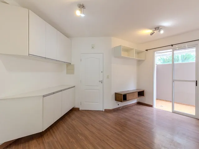 Imagem: O apartamento possui 2 Dormitórios, 1 Banheiro, 1 Vaga na