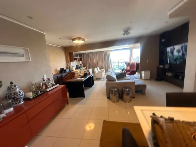 Imagem: O apartamento possui 4 Dormitórios, 1 Suíte, 4 Banheiros,