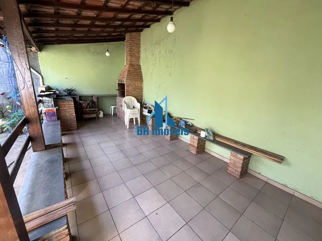 Imagem 2: Casa Colo 2 Quartos com Suíte e 4 Vagas de Garagens no Bairro Castelo - Belo Horizonte/Mg