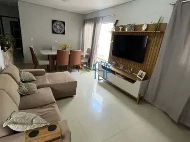 Imagem 3: Casa À Venda no Caminho do Sol com Piscina, 2 Suítes e Energia Solar