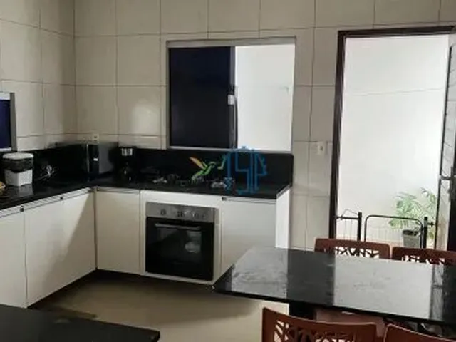 Imagem 5: Casa À Venda no Caminho do Sol com Piscina, 2 Suítes e Energia Solar