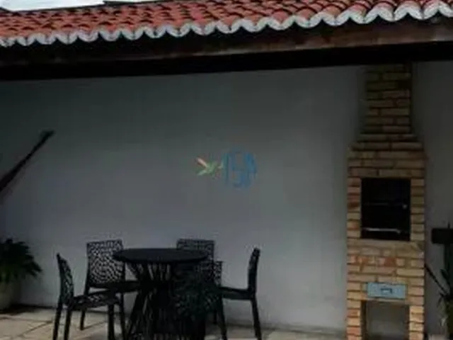 Imagem 2: Casa À Venda no Caminho do Sol com Piscina, 2 Suítes e Energia Solar