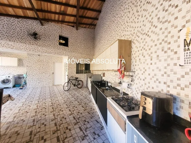 Imagem 5: Casa Mobiliada com 5 Dormitórios À Venda a 50 Metros da Praia em Itanhaém/Campos Elíseos