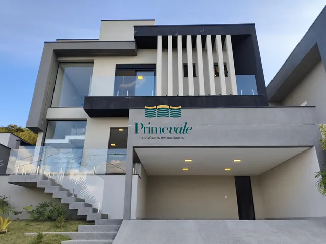 Imagem: A casa possui 3 Dormitórios, 3 Suítes, 5 Banheiros, 4