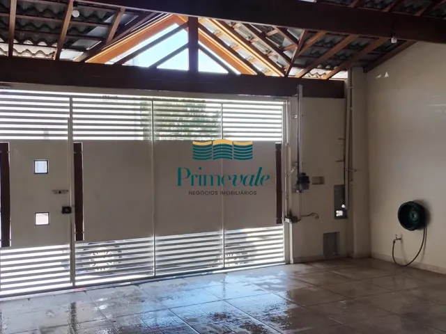 Imagem: A casa possui 2 Dormitórios, 1 Suíte, 2 Banheiros, 2