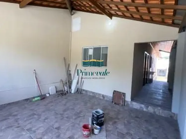 Imagem: A casa possui 2 Dormitórios, 1 Suíte, 2 Banheiros, 2