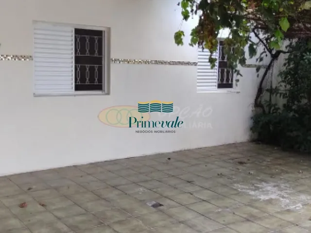 Imagem: A casa possui 3 Dormitórios, 1 Suíte, 3 Banheiros, 3