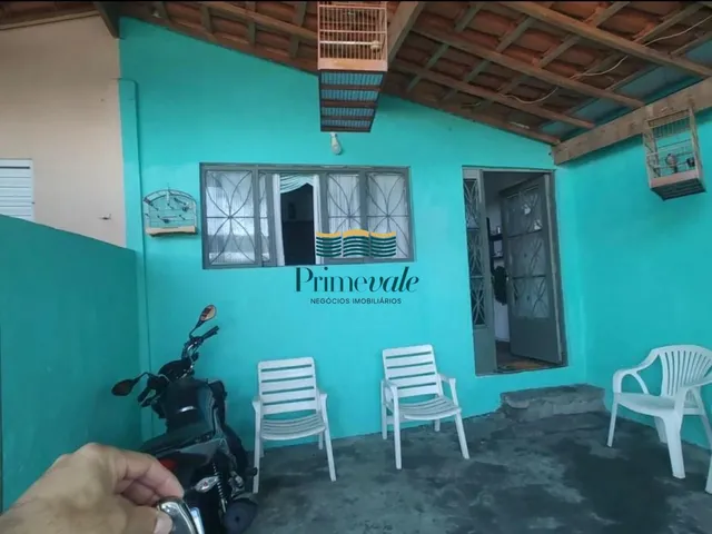 Imagem: A casa possui 4 Dormitórios, 3 Banheiros, 4 Vagas na