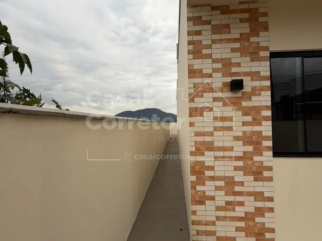 Imagem 5: Casa Baixa com 2 Quartos e Passagem Lateral