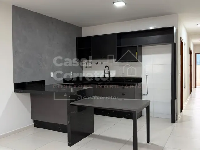 Imagem 10: Casa Baixa com 2 Quartos e Passagem Lateral
